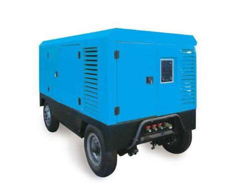 凝結器或一級濾芯促使水和空氣改變方向。